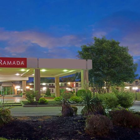 Ramada By Wyndham Louisville North Exteriér fotografie